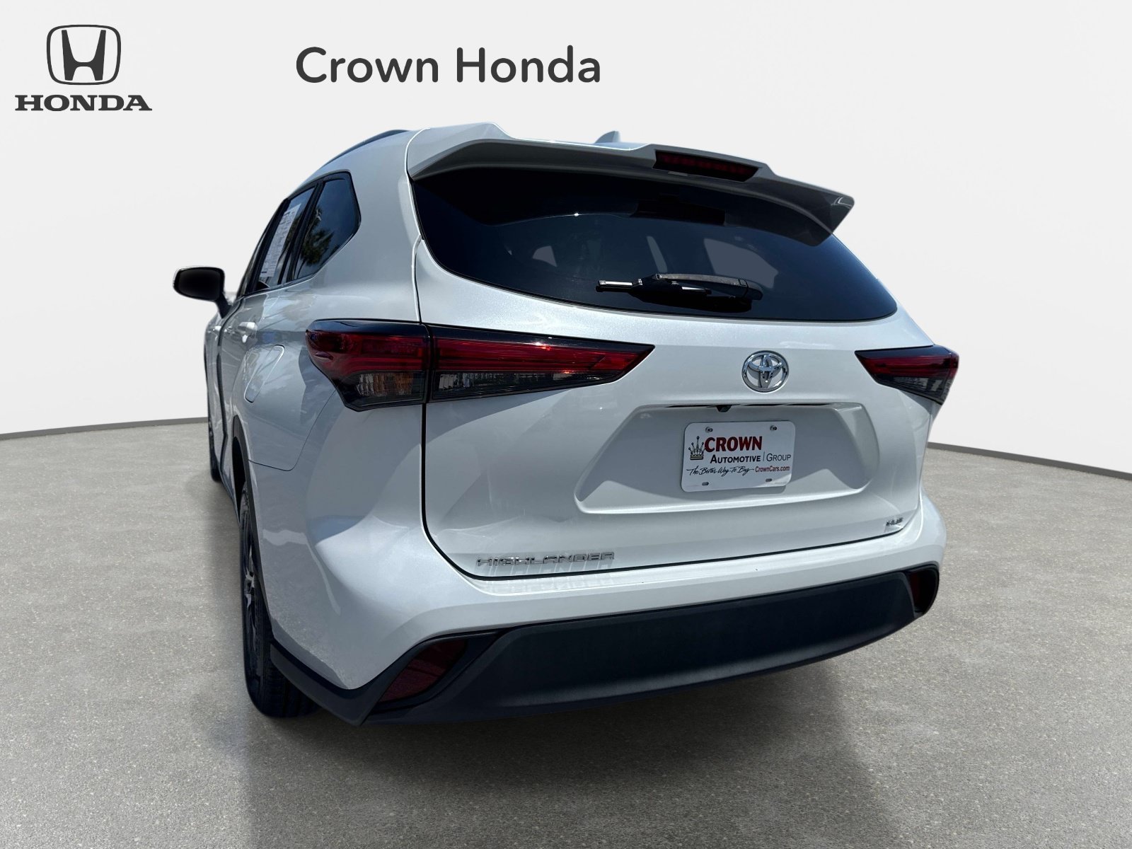 Used 2023 Wind Chill Pearl Toyota XLE image 8