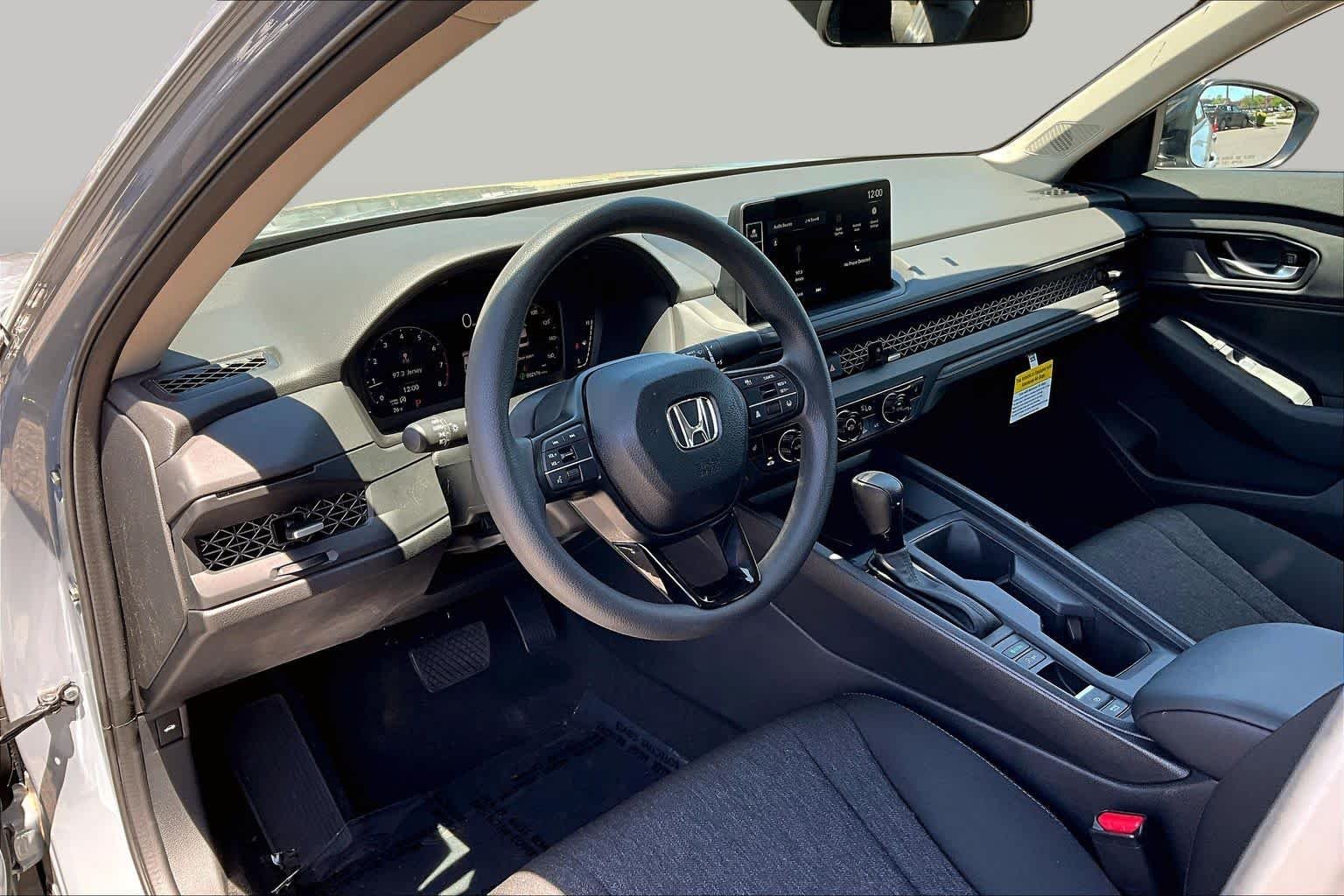 Certified Used 2026 Urban Gray Pearl Honda SE image 17