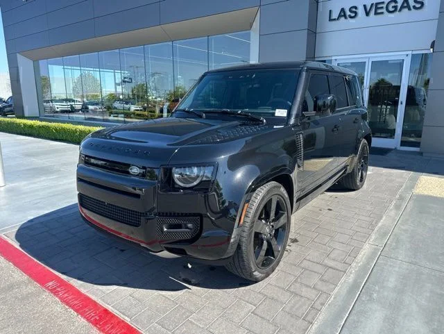 2024 Land Rover Defender 110 V8 P525's photo