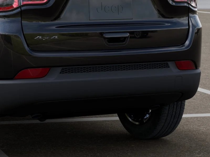 New 2026 Diamond Black Crystal Pearl-Coat Exterior Paint Jeep Latitude image 39