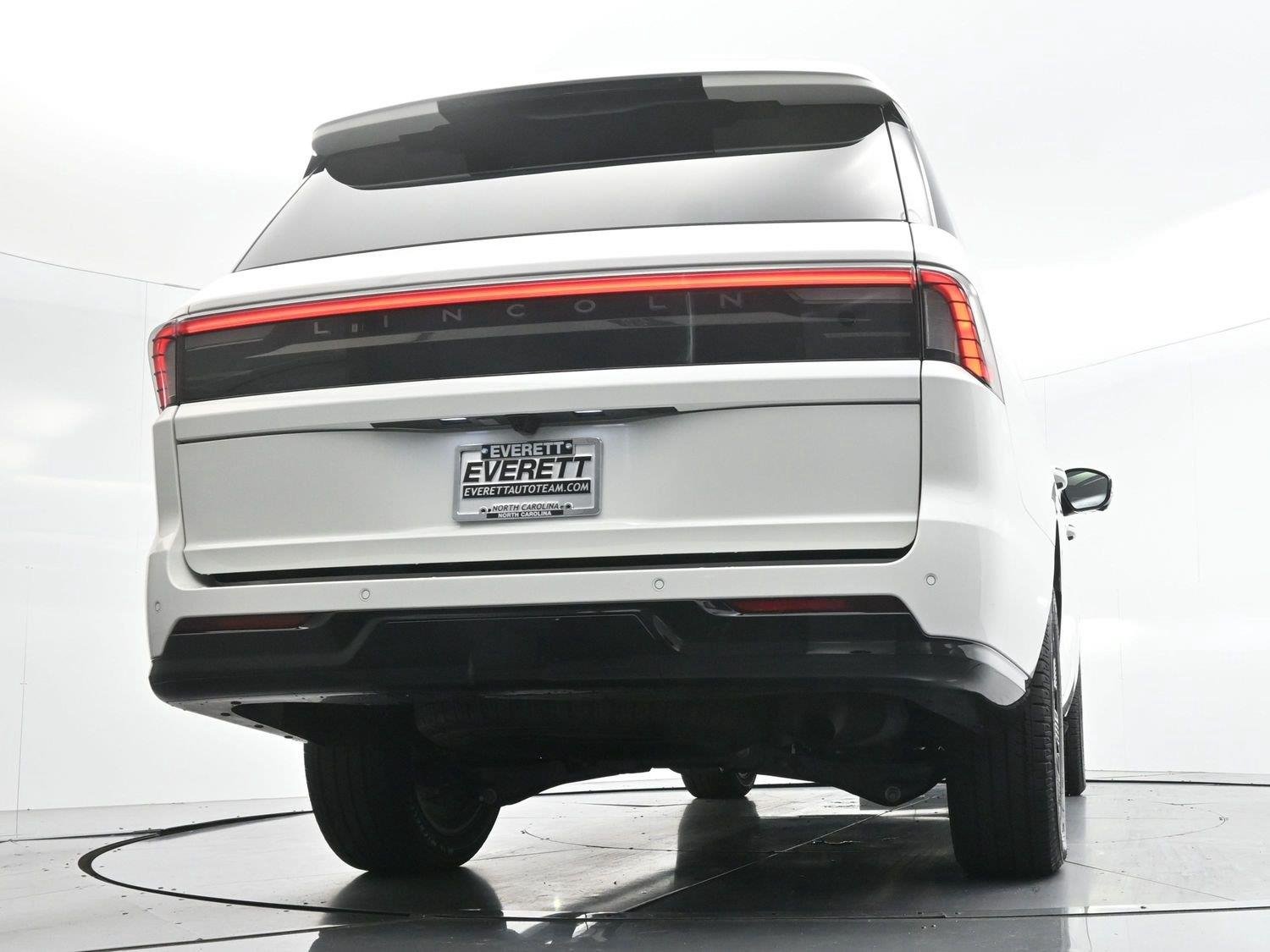 Used 2026 Pristine White Metallic Tri-coat Lincoln Reserve image 51