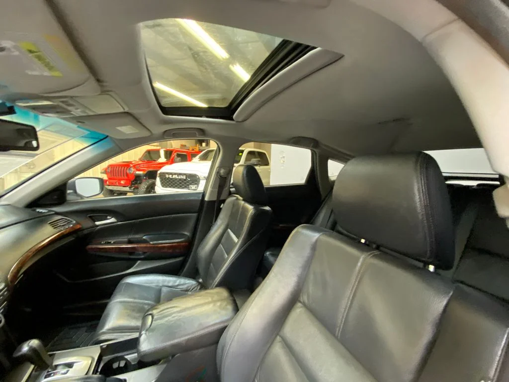 Used 2012 Silver Honda EX-L image 22