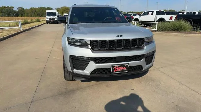 New 2026 Silver Zynith Exterior Paint Jeep Limited image 4