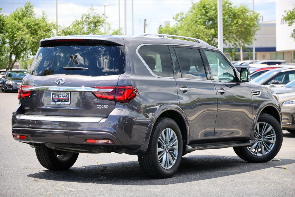 Certified Used 2024 Gray INFINITI LUXE image 17