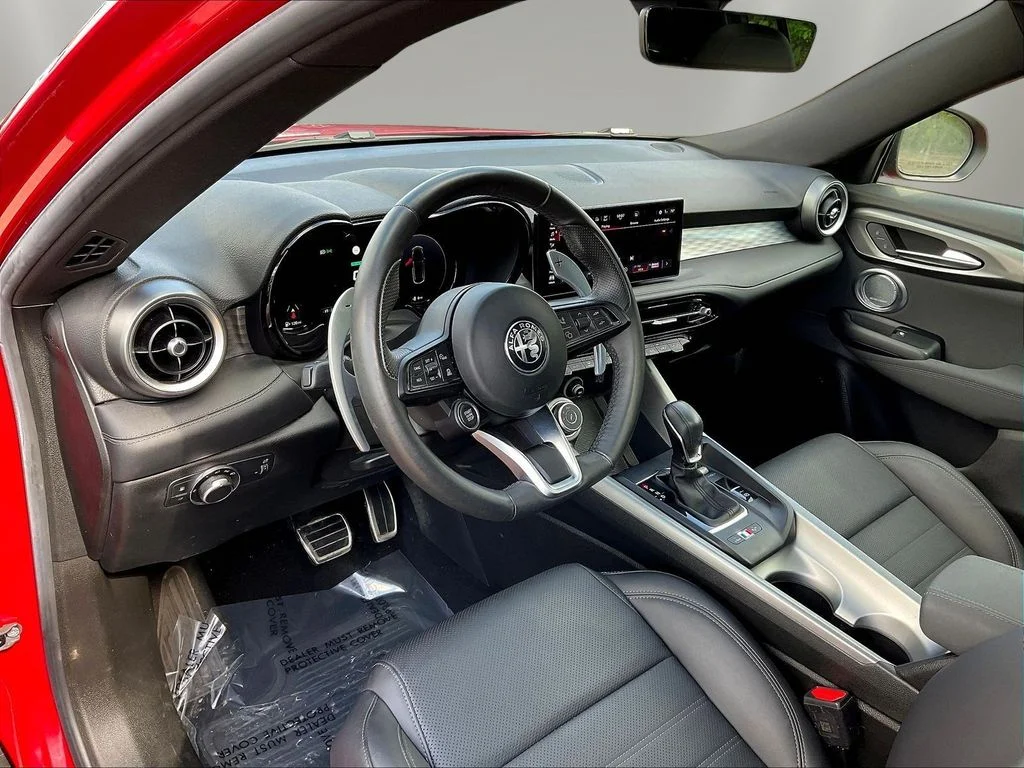 Used 2024 Alfa Rosso Alfa Romeo Veloce image 17