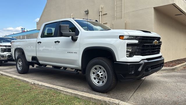 New 2026 Summit White Chevrolet WT image 5