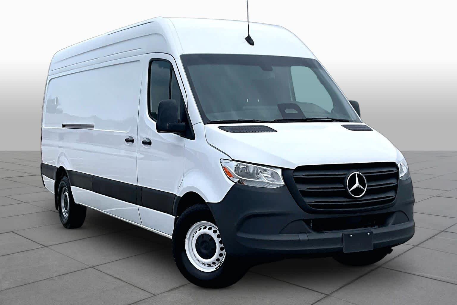 Used 2025 Arctic White Mercedes-Benz  image 3