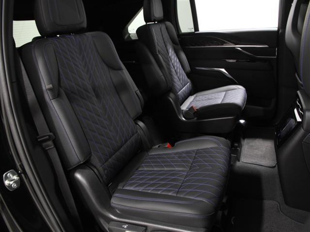 2025 Cadillac Escalade IQ Luxury 1 - Photo 23