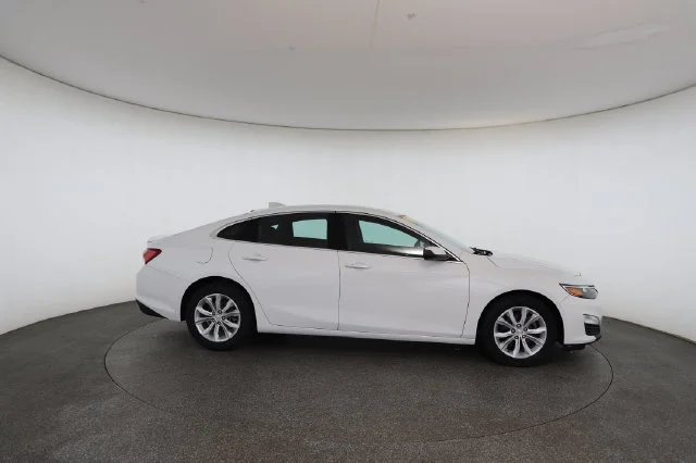 Used 2021 White Chevrolet LT image 23