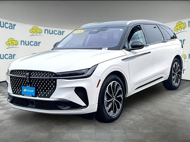 Used 2025 White Lincoln Reserve image 3