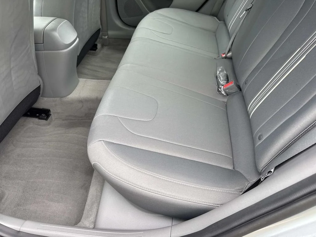 Used 2022 Silver Hyundai SEL image 15