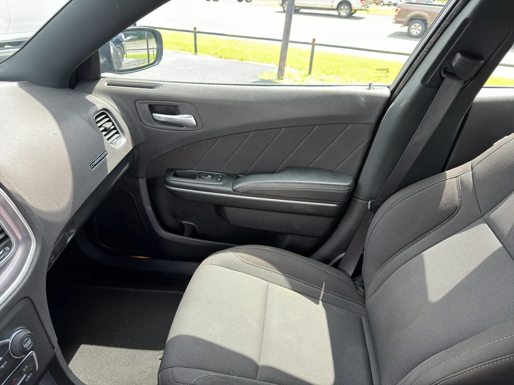 Used 2022 Granite Pearlcoat Dodge SXT image 18