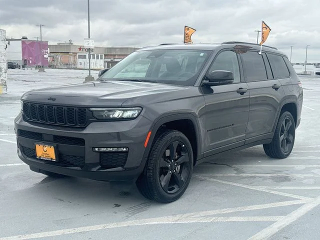 Used 2024 Gray Jeep Limited image 4