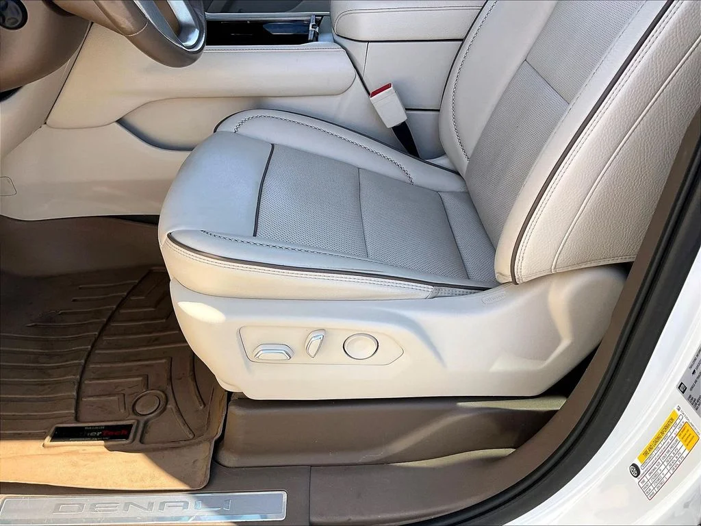 Used 2022 White Frost Tricoat GMC Denali image 36