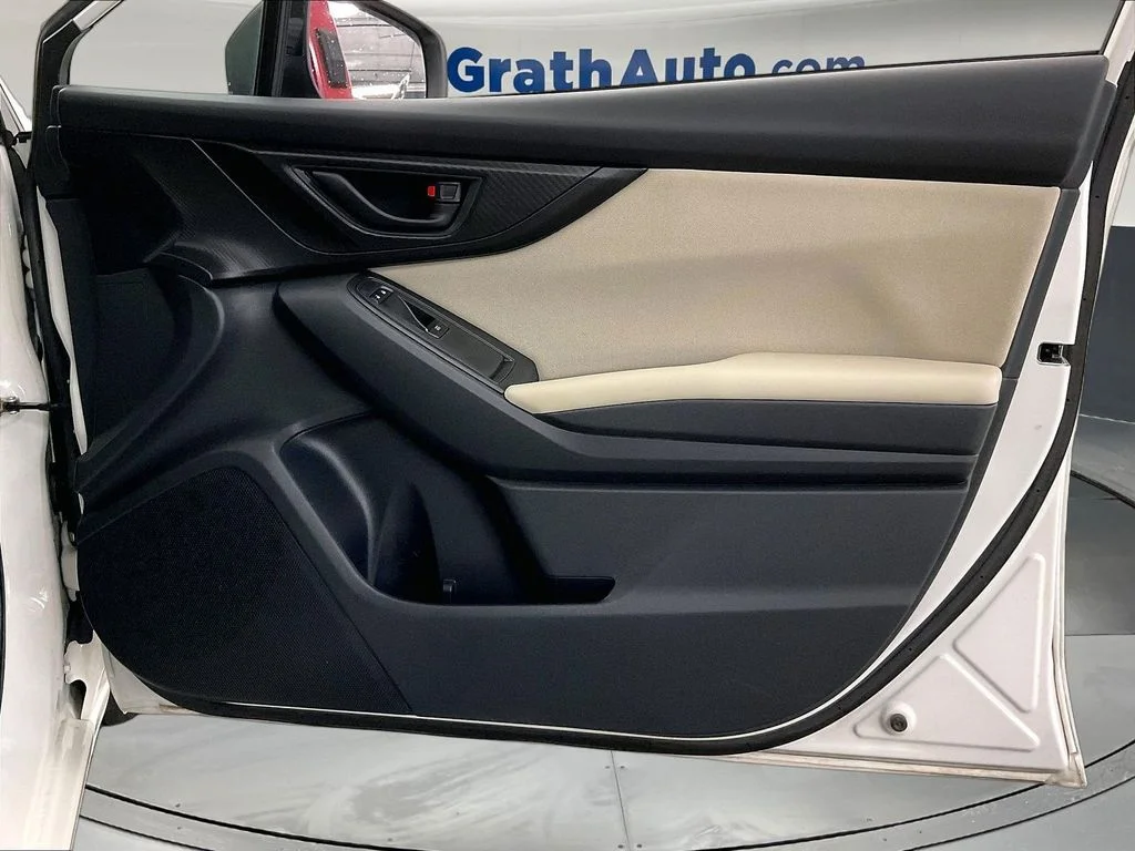 Used 2018 White Subaru 2.0i Premium image 29