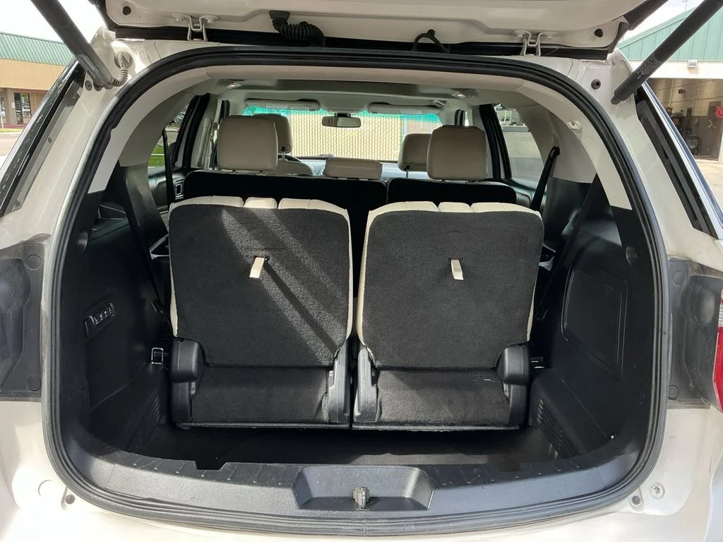 Used 2016 White Ford Platinum image 23