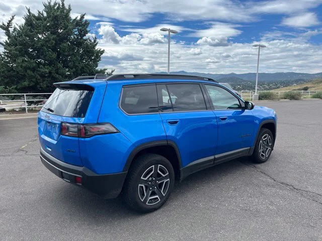 Used 2026 Hydro Blue Pearlcoat Jeep Laredo image 8