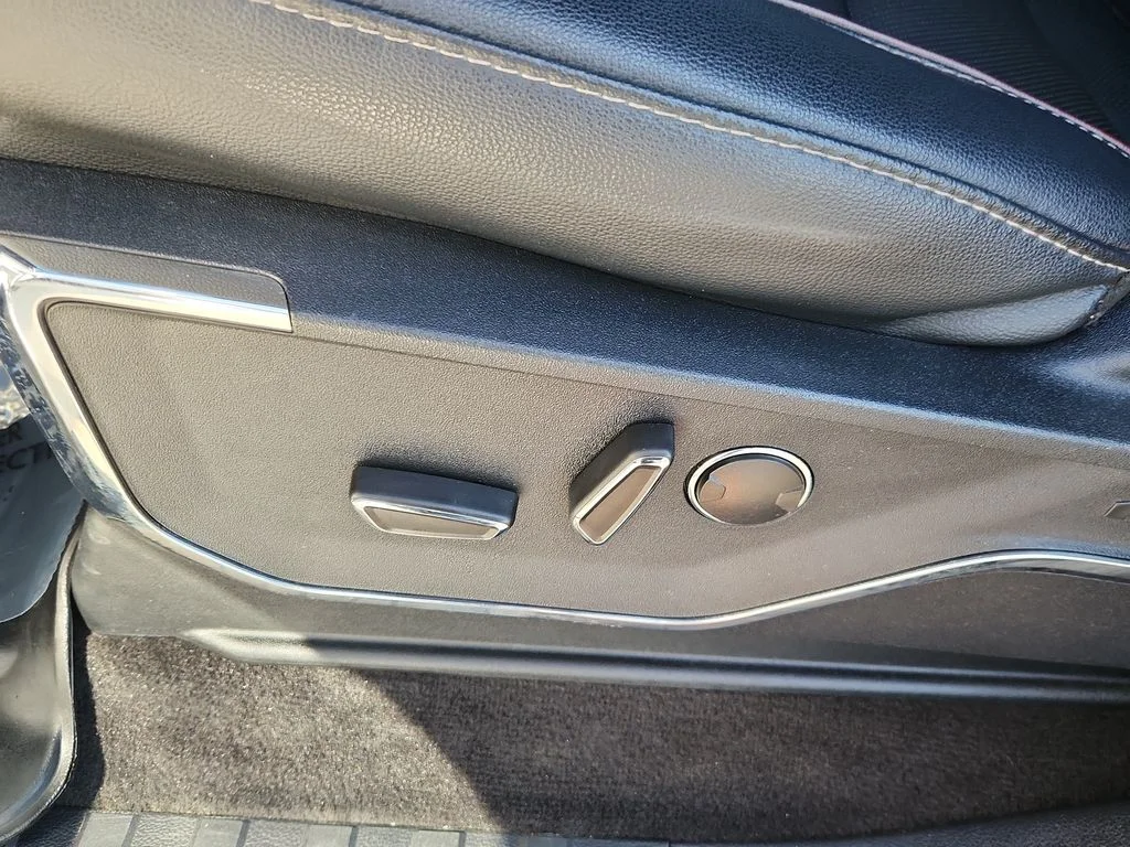 Used 2023 White Ford Lariat image 8
