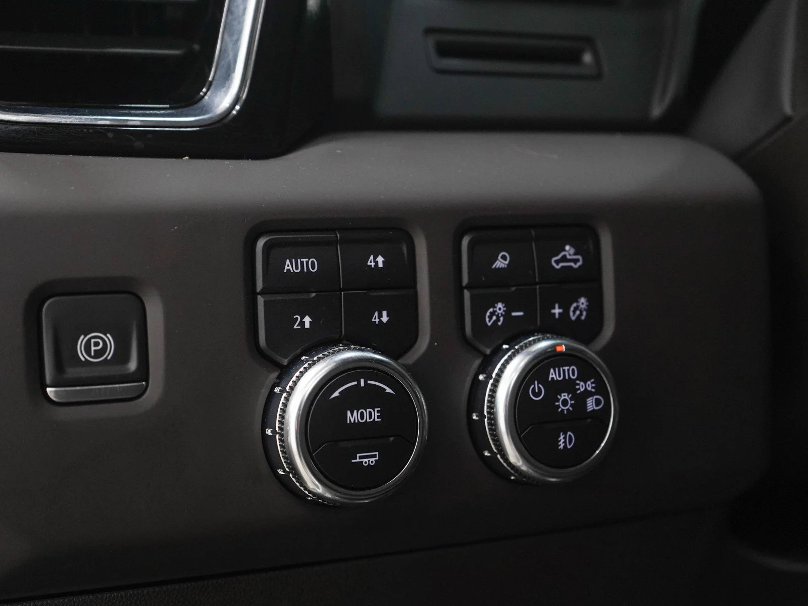 Used 2023 White Frost GMC Denali image 25