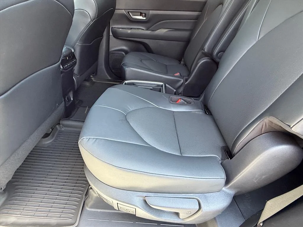 Used 2026 Pearl Toyota XLE image 11