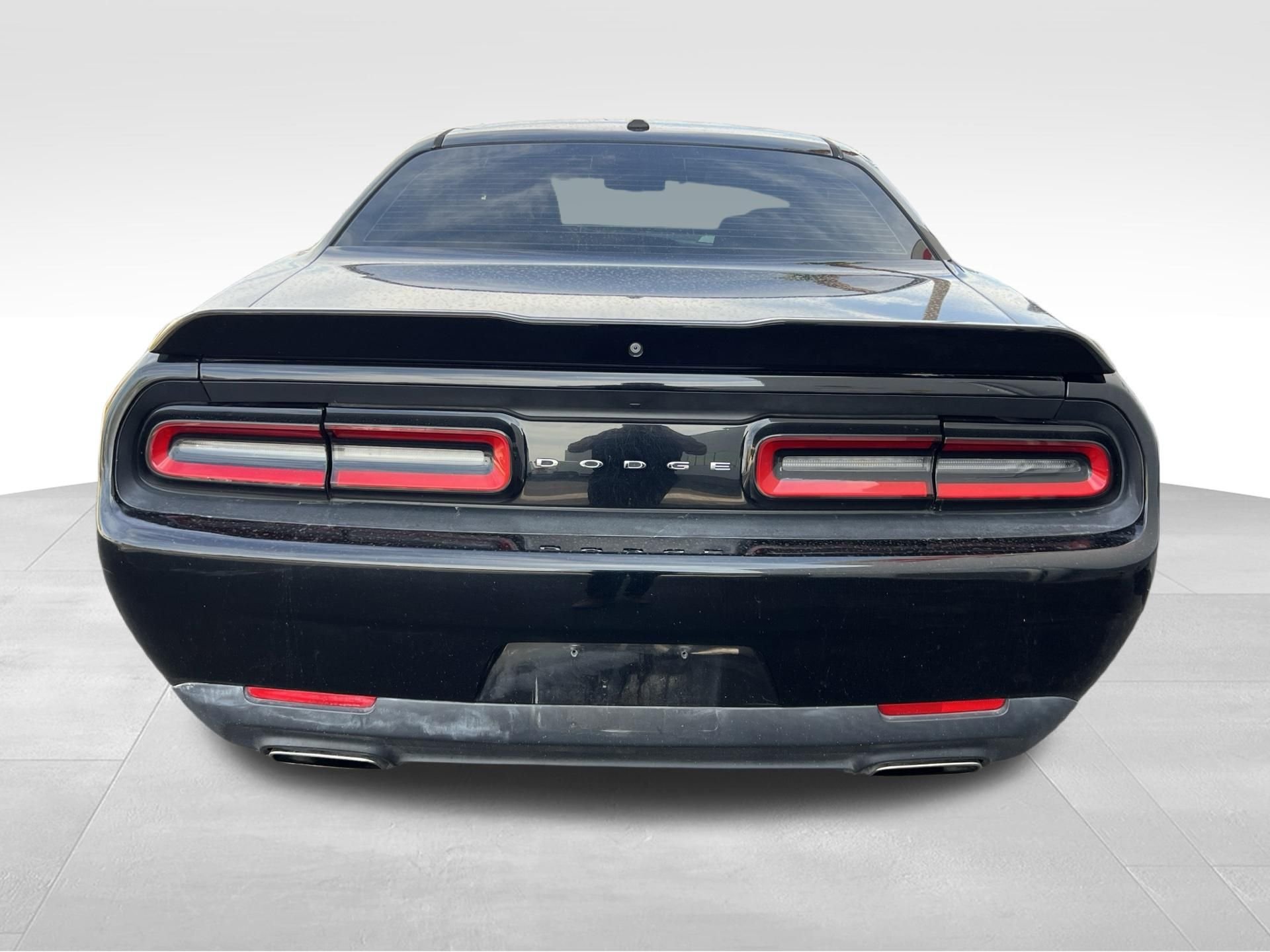 Used 2018 Black Dodge SXT image 5