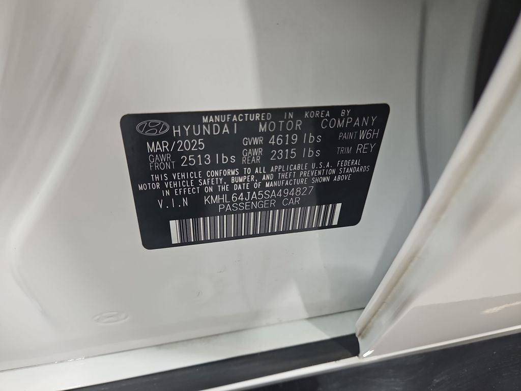 Used 2025 White Hyundai SEL image 30