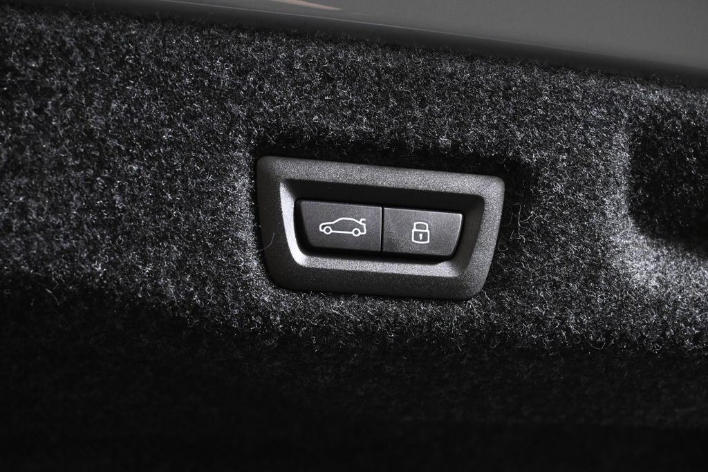 New 2027 Gray Metallic BMW 530i xDrive image 32