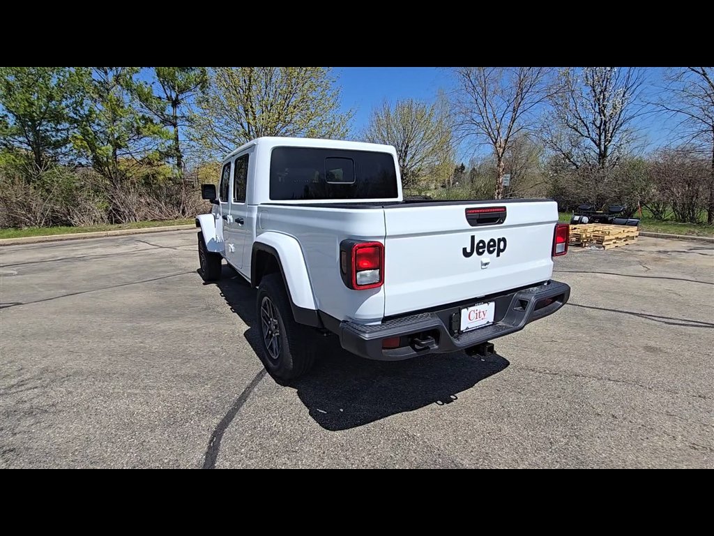 New 2026 Bright White Clear-Coat Exterior Paint Jeep Sport S image 8