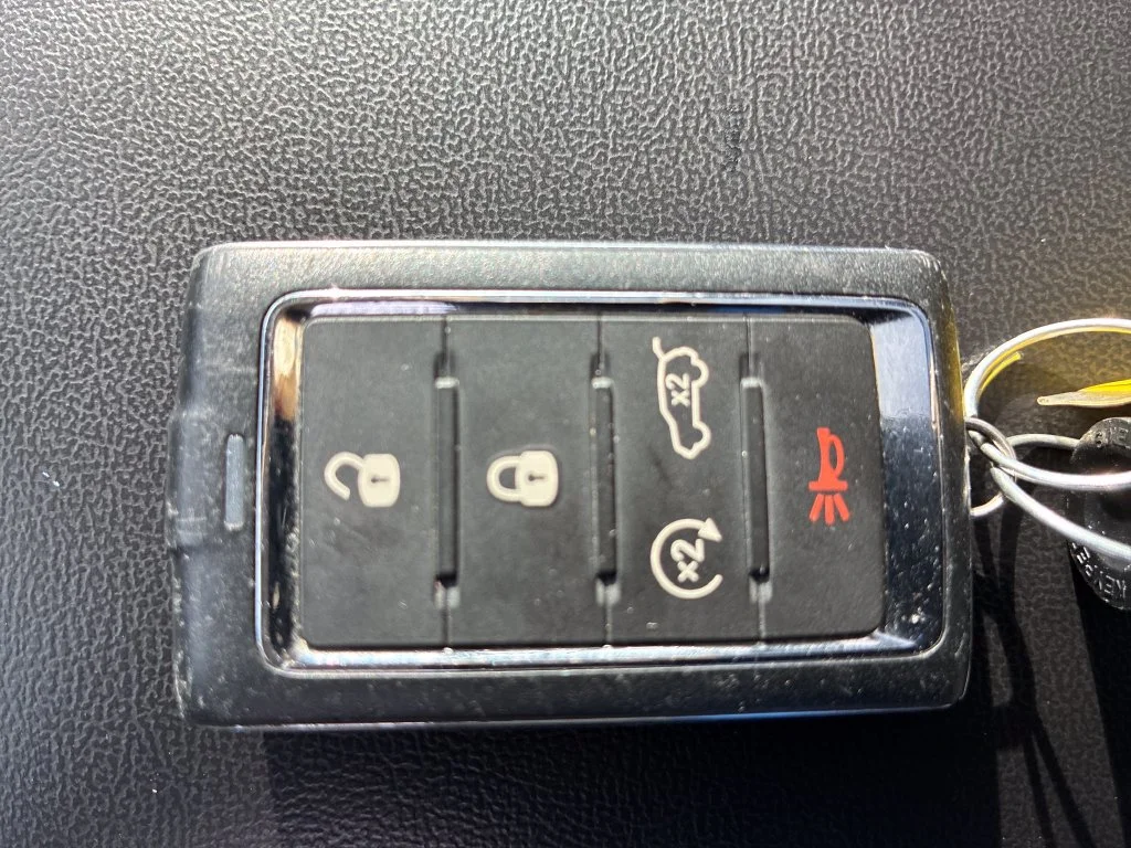 Used 2024 Silver Jeep Limited image 29