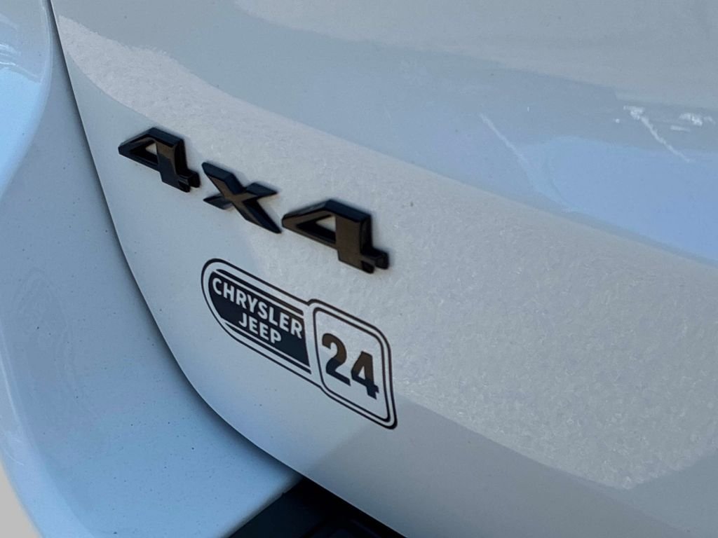 Used 2021 White Jeep Laredo X image 11