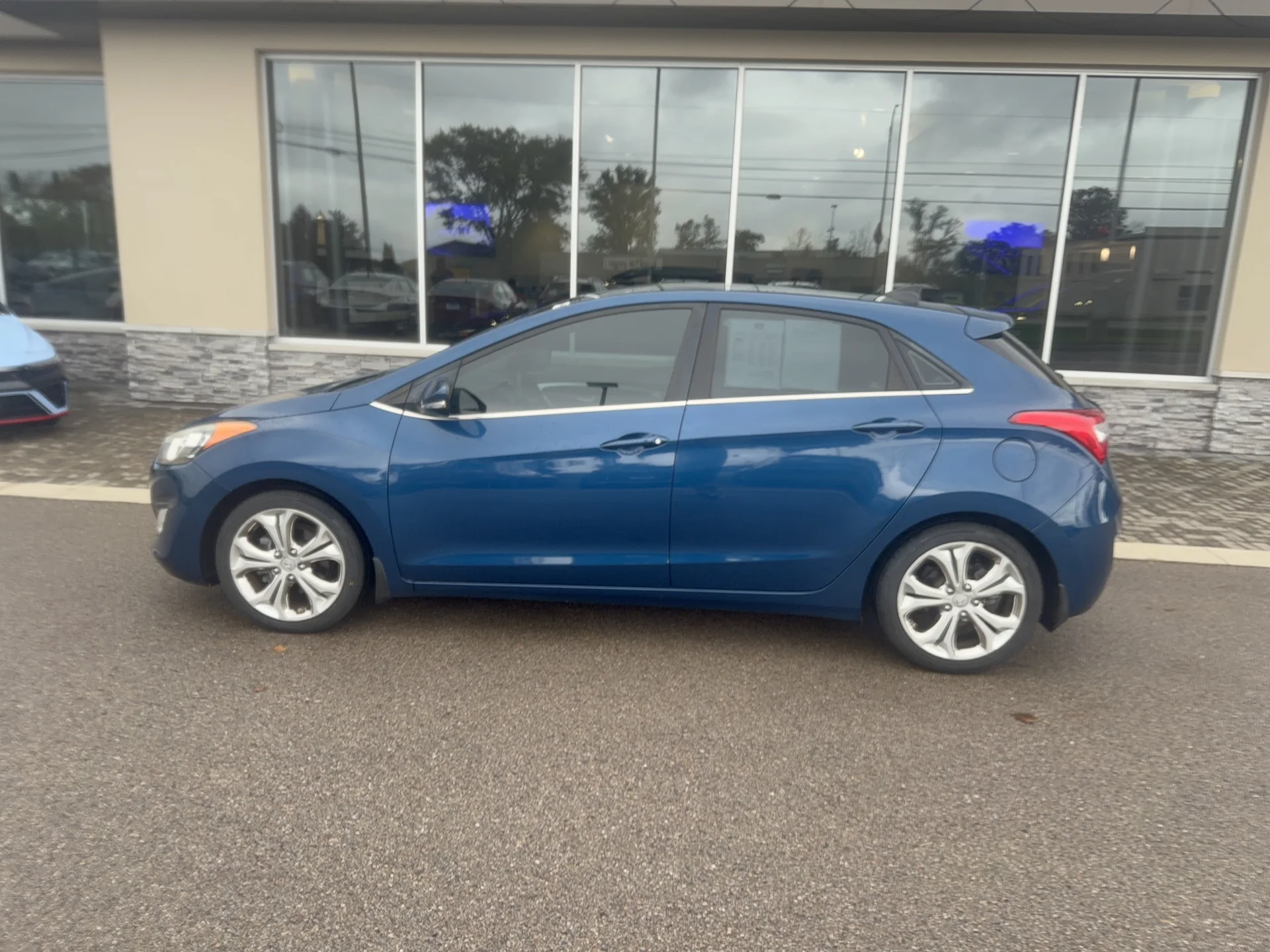 Used 2014 Windy Sea Blue Hyundai Base image 7