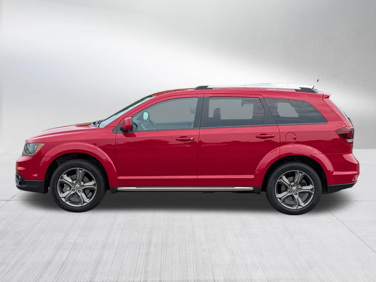 Used 2017 Redline 2 Coat Pearl Dodge Crossroad Plus image 4