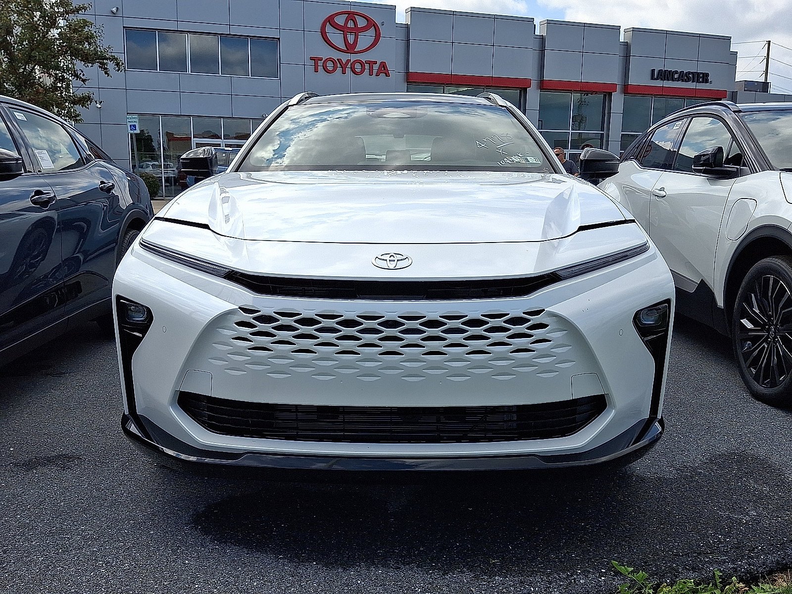 New 2026 Oxygen White <sup>1</sup> Toyota  Limited image 2