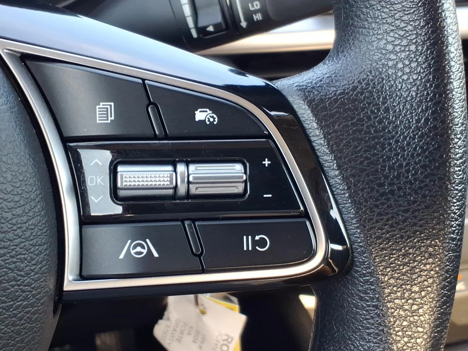 2024 Kia Forte LXS - Photo 25