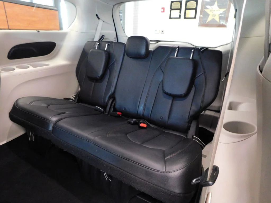 Used 2019 Velvet Red Pearlcoat Chrysler Touring L image 37
