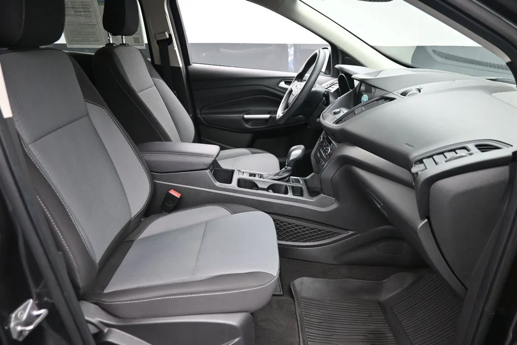 Used 2019 Gray Ford SE image 9