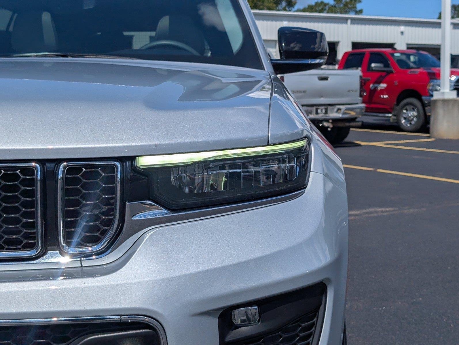 Used 2023 Silver Zynith Jeep Overland image 12