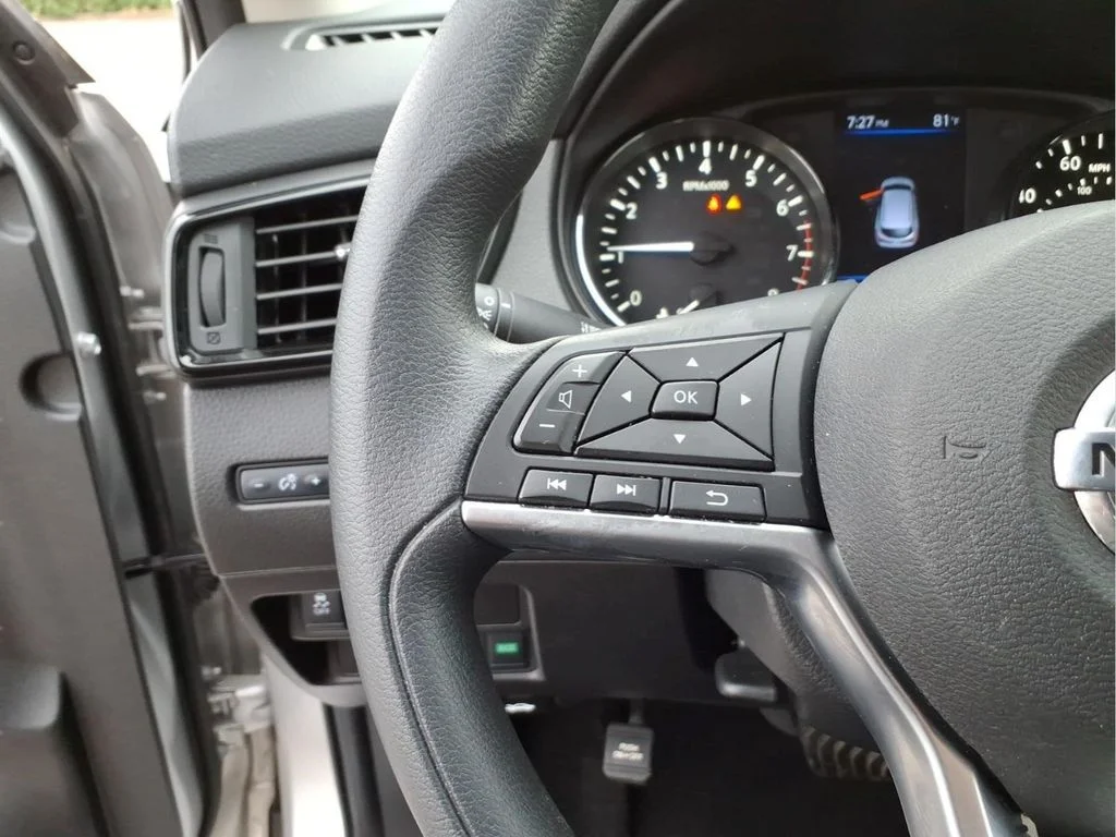 Used 2020 Silver Nissan S image 23