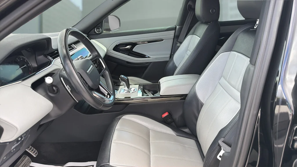 Used 2022 Black Land Rover Dynamic image 18