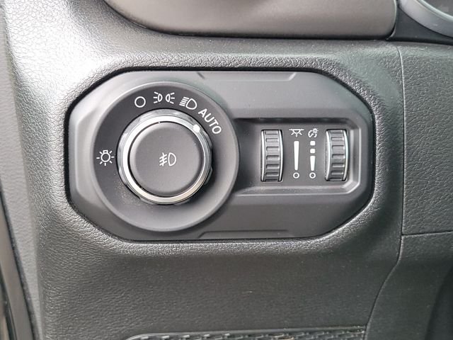 Used 2020 Black Jeep Sport S image 24