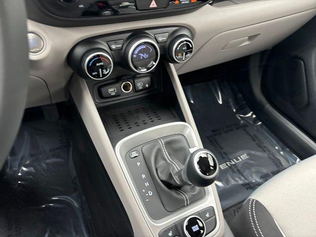 New 2026 Shimmering Silver Hyundai SEL image 60
