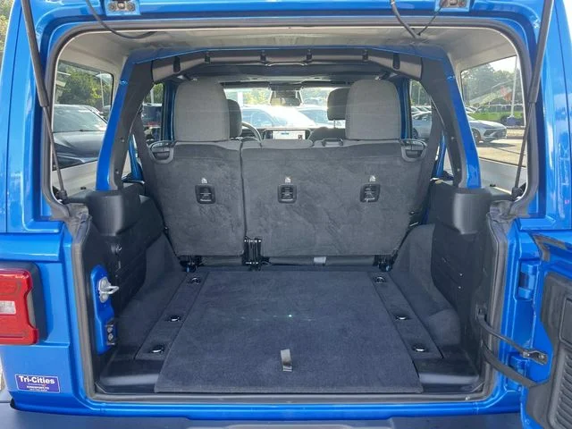 Used 2025 Blue Jeep Sahara image 19