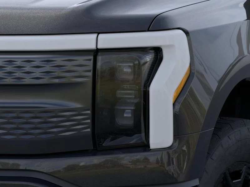 2025 Ford F-150 Lightning XLT - Photo 18