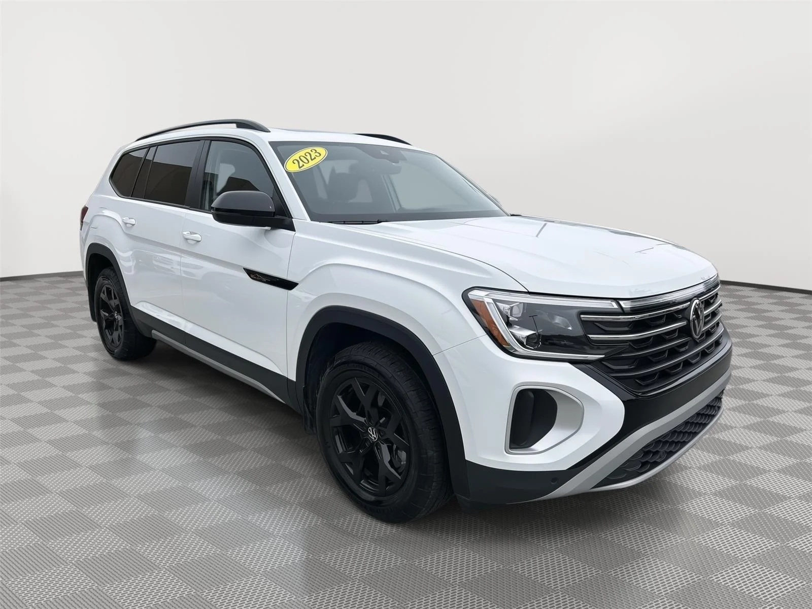 Used 2025  Volkswagen 2.0T Peak Edition image 1