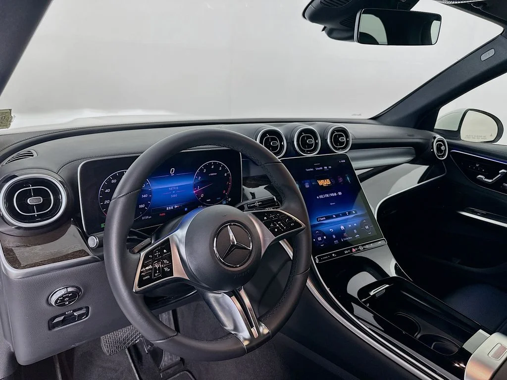 Used 2024 White Mercedes-Benz GLC 300 image 8
