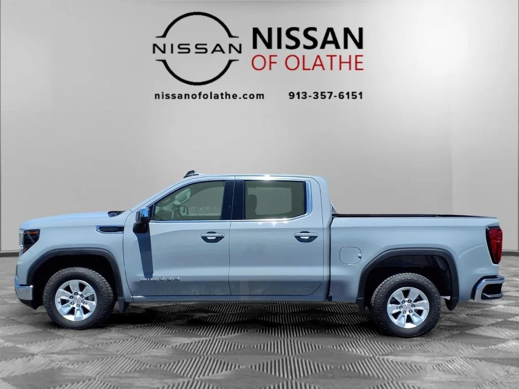 Used 2024 Gray GMC SLE image 19