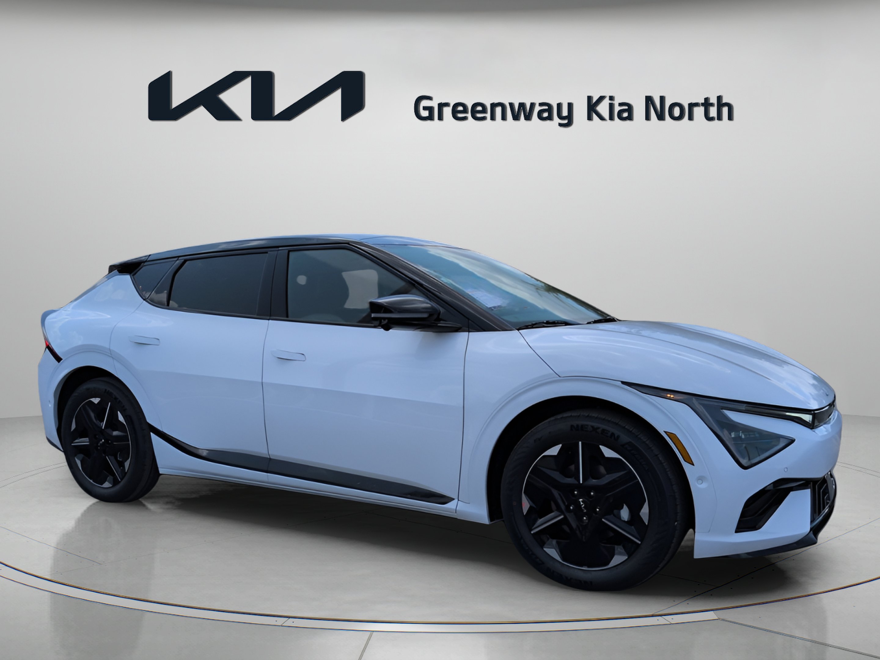 New 2026 Glacial White Pearl / Black Ro Kia GT-LINE image 2