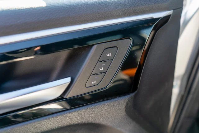 Used 2022 Gray Mitsubishi SEL image 22