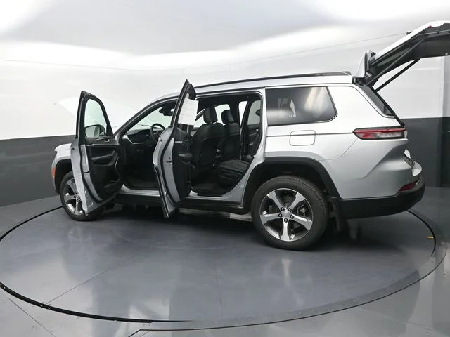 New 2026 Silver Zynith Exterior Paint Jeep Limited image 33