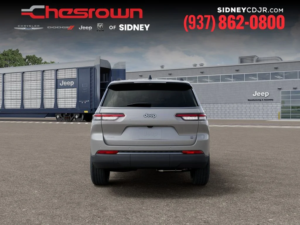 New 2026 Silver Zynith Exterior Paint Jeep Limited image 7